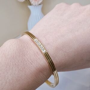 🏷NEW 18K Gold-plated Bangle Bracelet with Crystal Accents